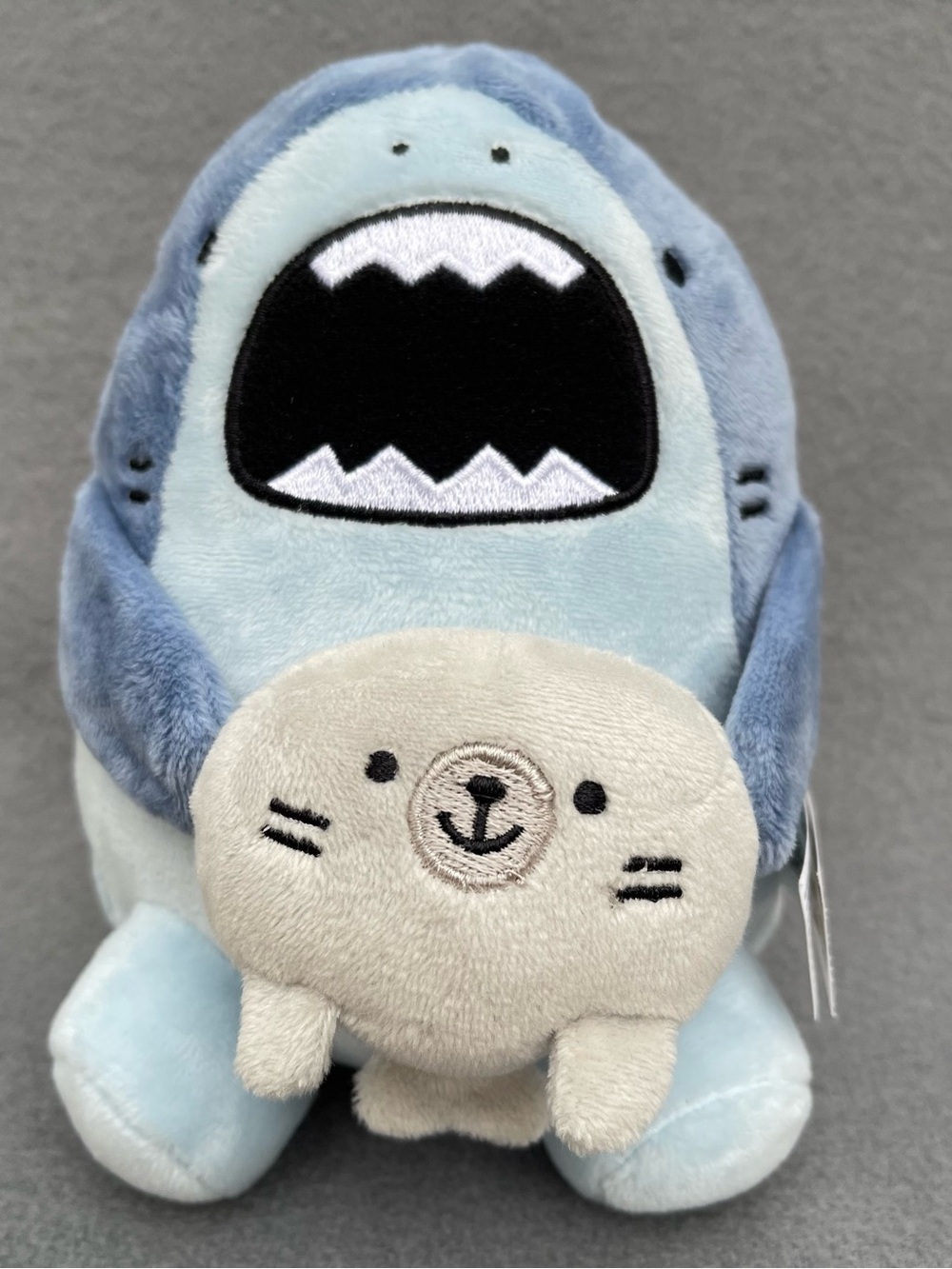 Samezu Jaggy & Yummy 6" Plush Blue Shark Holding Gray Seal Cute Collectible